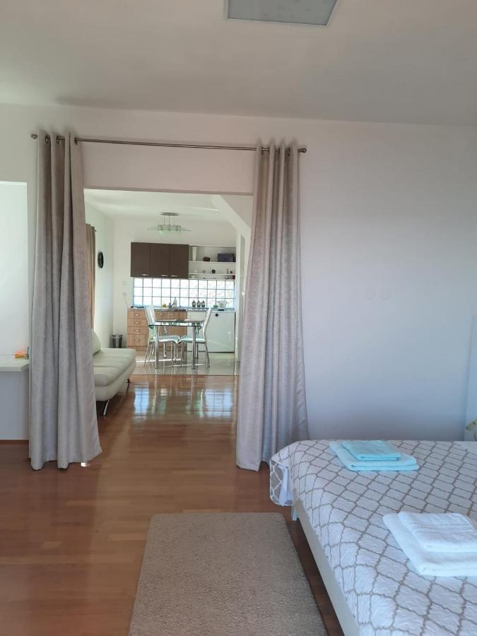 Apartmani Sruk Sukosan Exterior photo