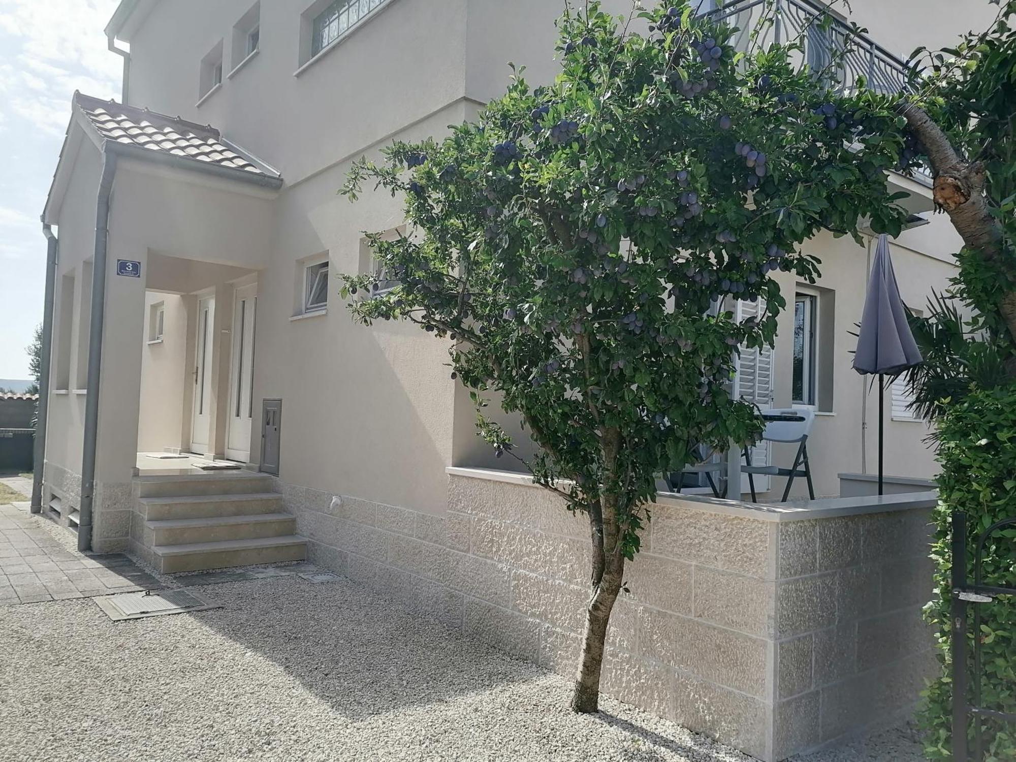Apartmani Sruk Sukosan Exterior photo